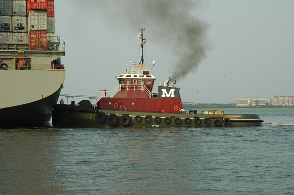 Moran tug working in Charleston
